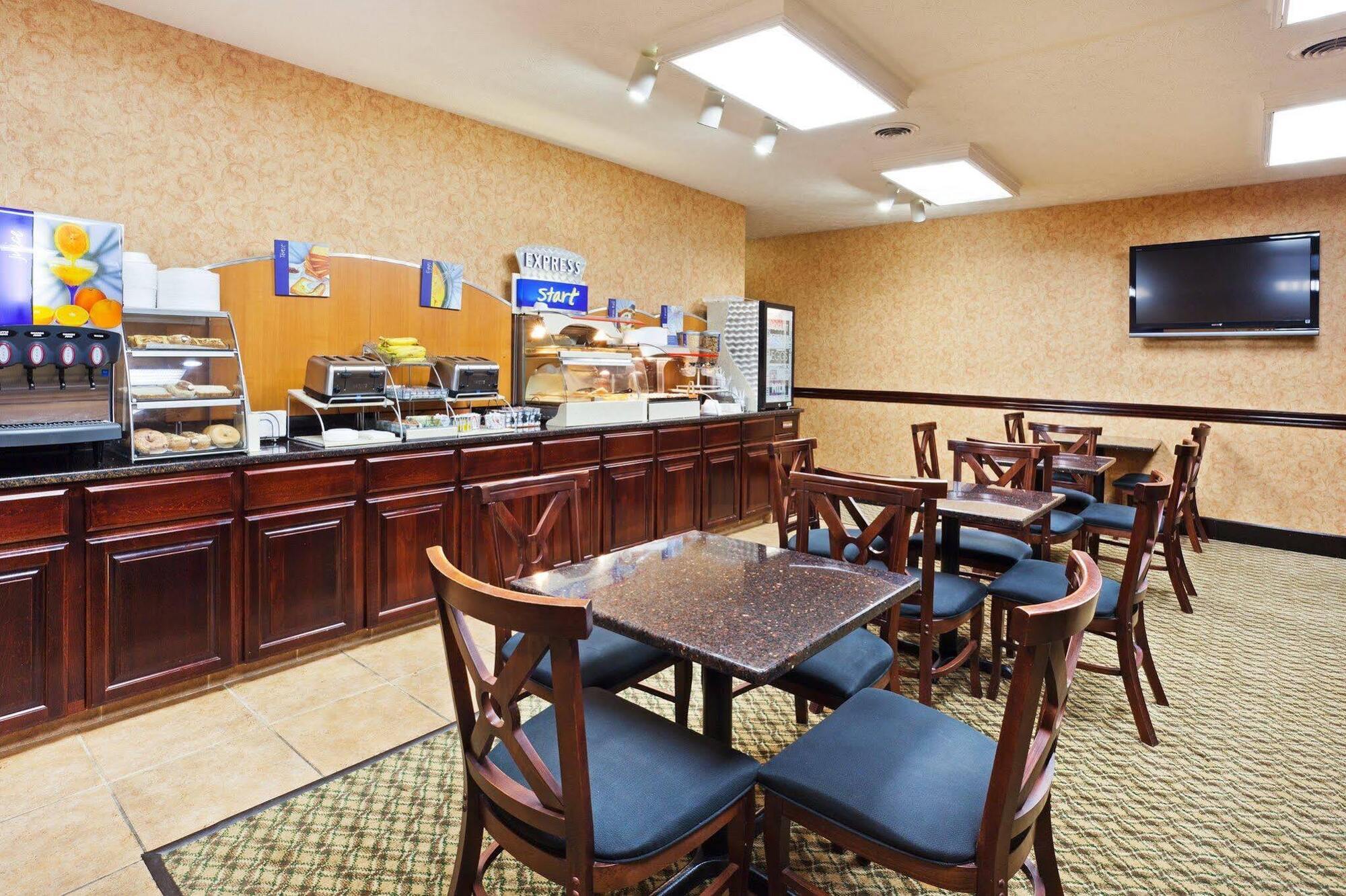 Holiday Inn Express Dandridge, An Ihg Hotel Exterior photo